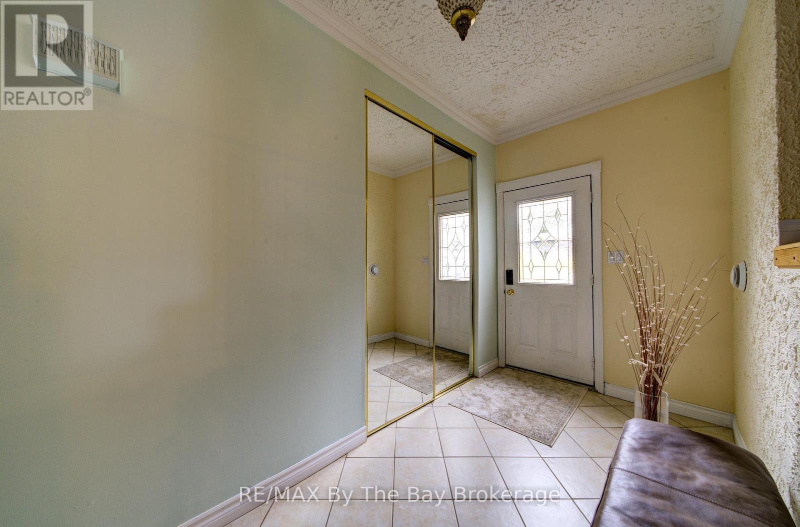 93 Frederick Dr S/s Drive, Wasaga Beach, Ontario  L9Z 1P1 - Photo 6 - S13470596
