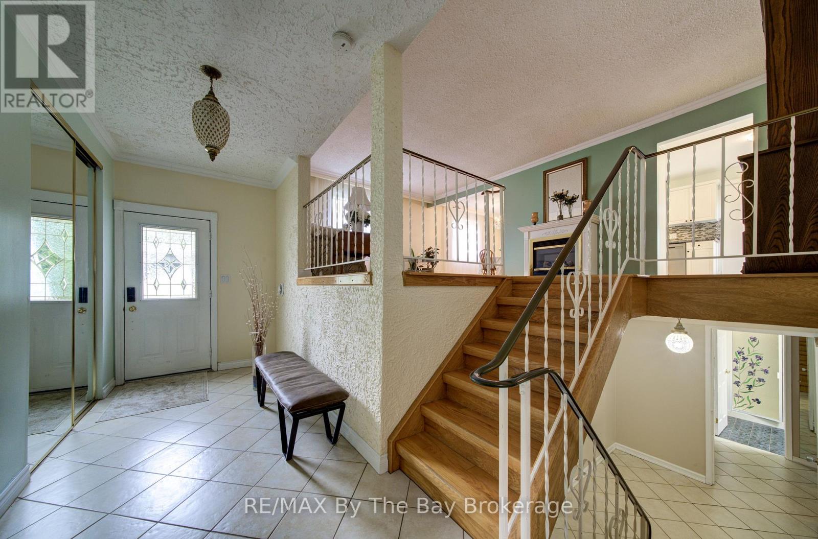 93 Frederick Dr S/s Drive, Wasaga Beach, Ontario  L9Z 1P1 - Photo 8 - S13470596