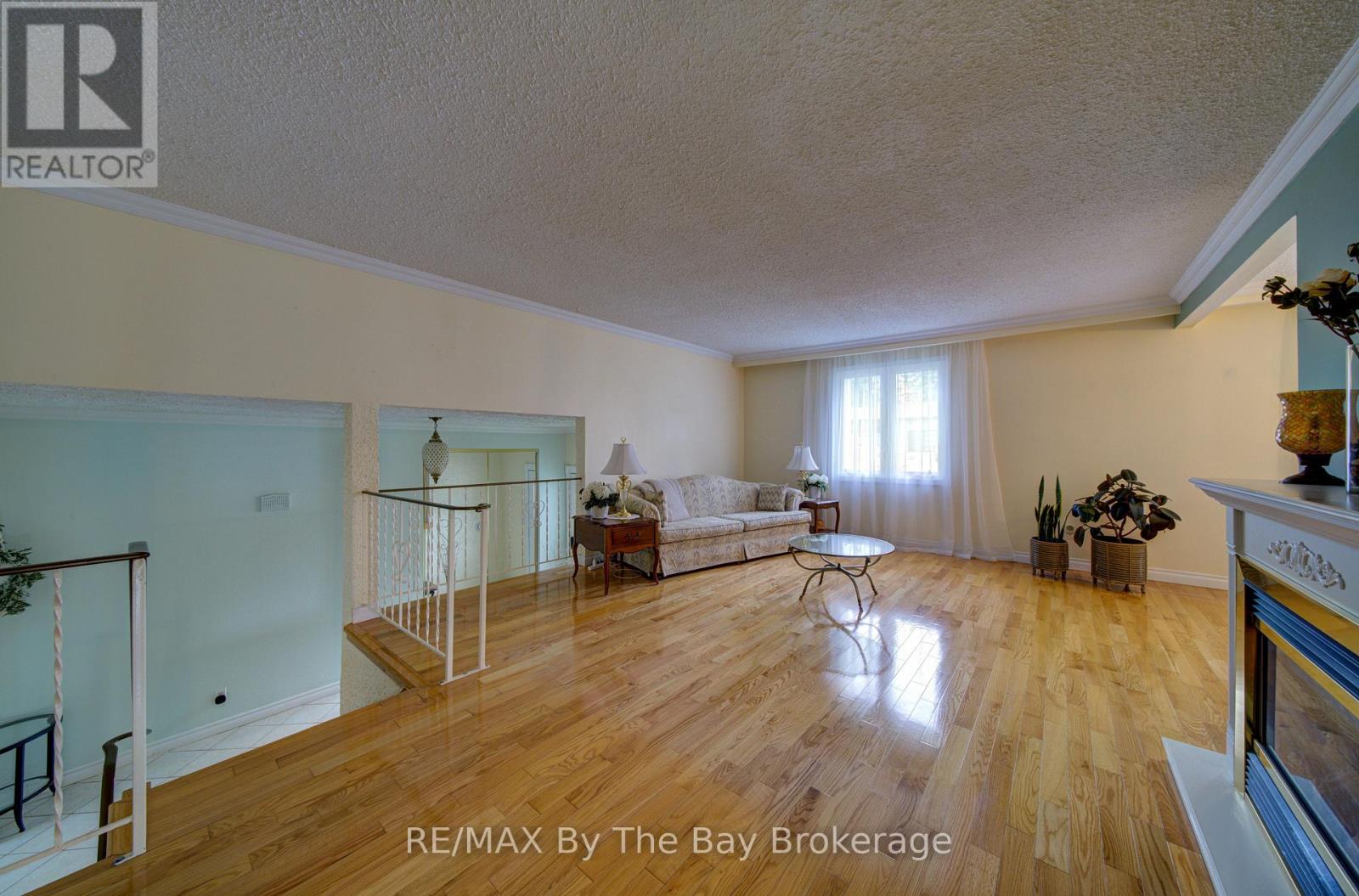 93 Frederick Dr S/s Drive, Wasaga Beach, Ontario  L9Z 1P1 - Photo 9 - S13470596