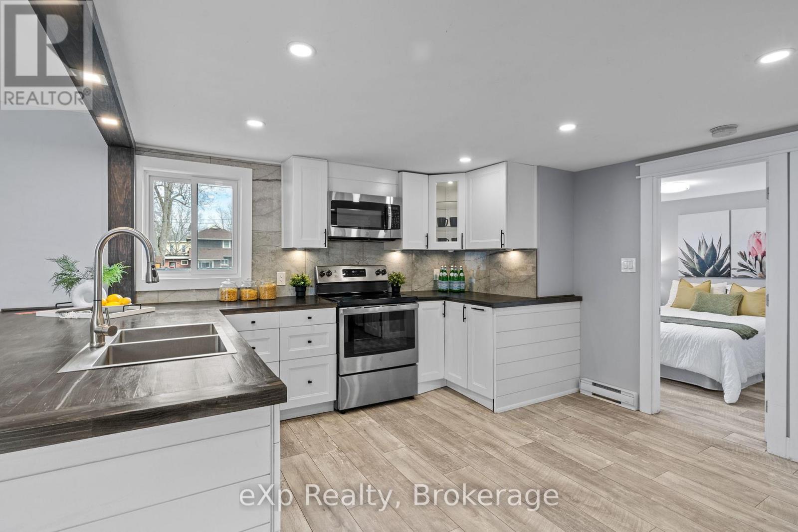 236 Sydenham Street, Strathroy-Caradoc, Ontario  N7G 1V3 - Photo 12 - X13472856