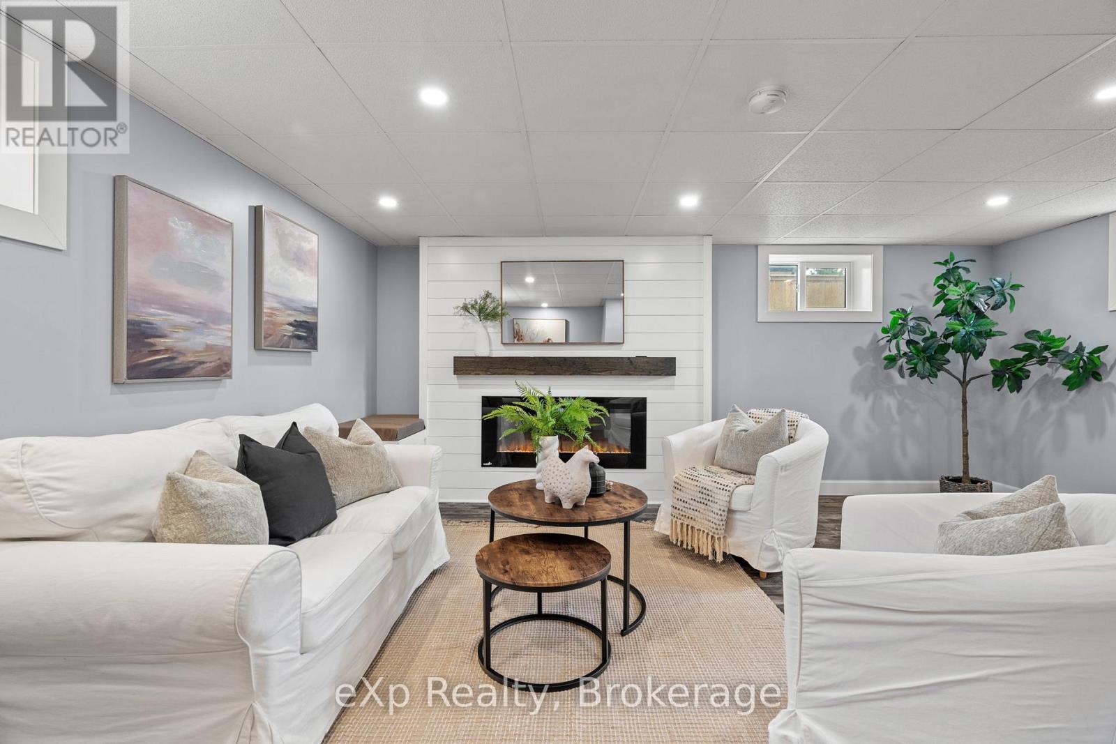 236 Sydenham Street, Strathroy-Caradoc, Ontario  N7G 1V3 - Photo 2 - X13472856