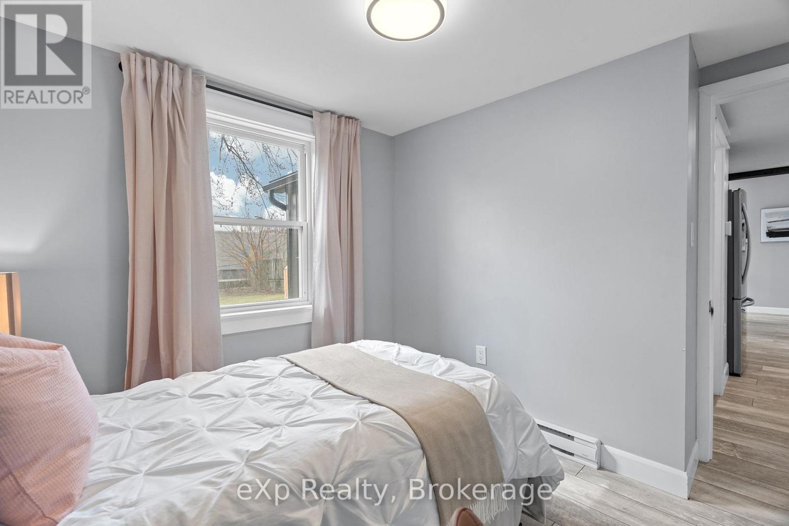 236 Sydenham Street, Strathroy-Caradoc, Ontario  N7G 1V3 - Photo 24 - X13472856