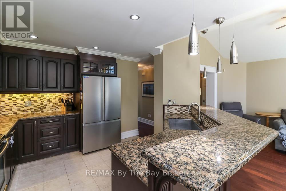 121 Royal Beech Drive, Wasaga Beach, Ontario  L9Z 2N2 - Photo 8 - S13473000
