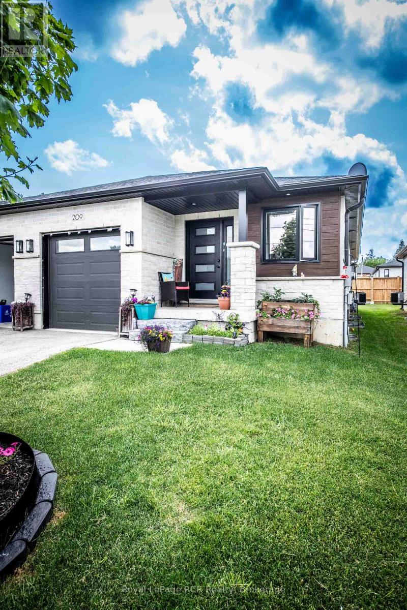 209 Church Street N, Wellington North, Ontario  N0G 2L4 - Photo 2 - X13473388