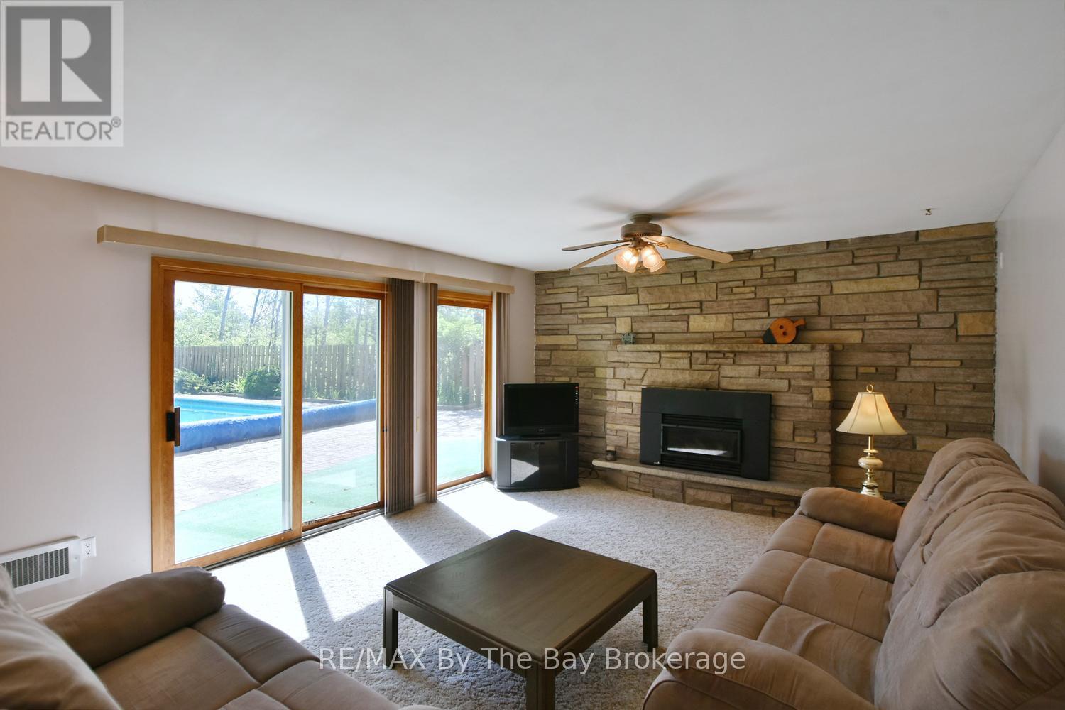69 Frederick Drive, Wasaga Beach, Ontario  L9Z 1P9 - Photo 4 - S13473974