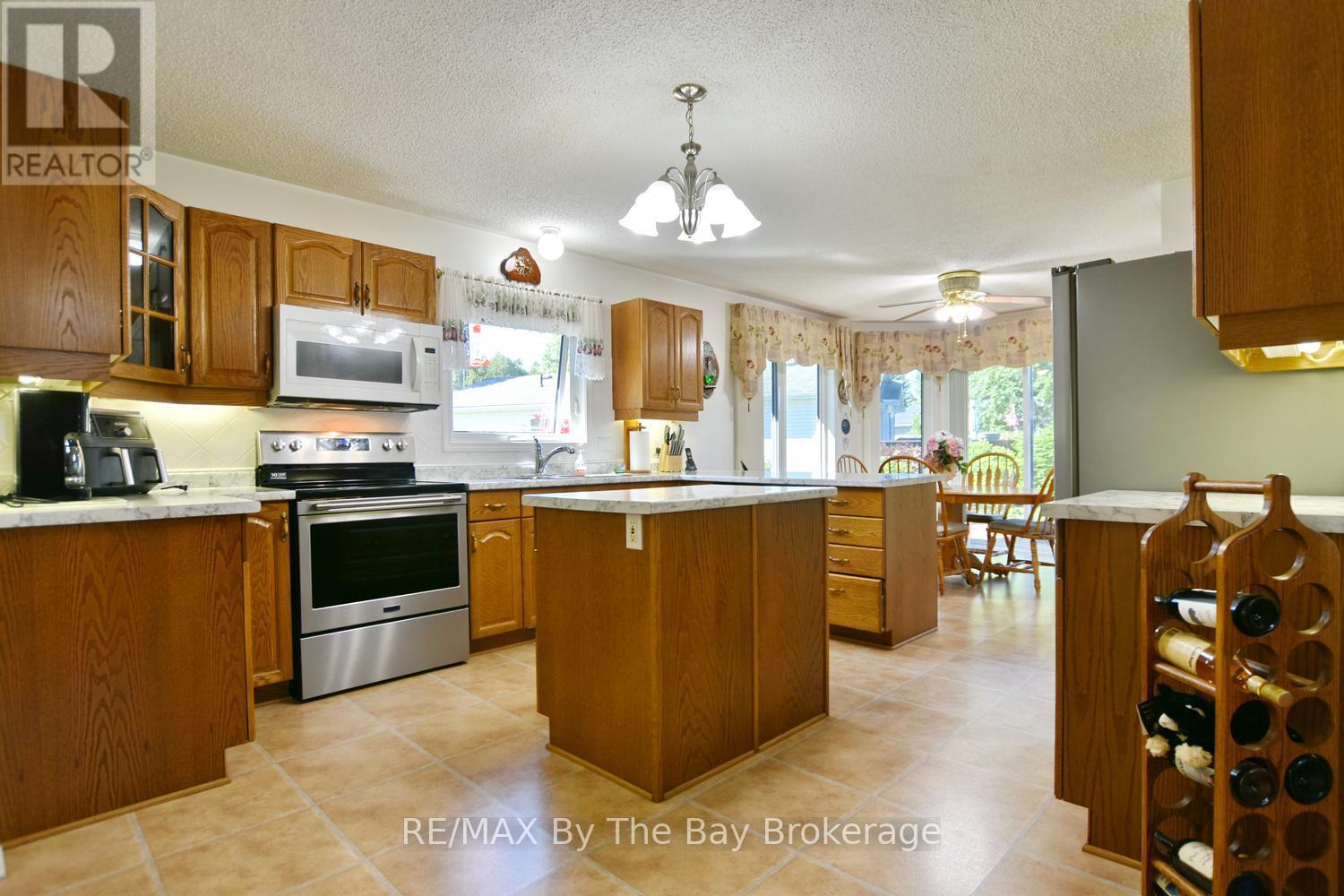 12 Indiana Avenue, Wasaga Beach, Ontario  L9Z 3A8 - Photo 10 - S13473986