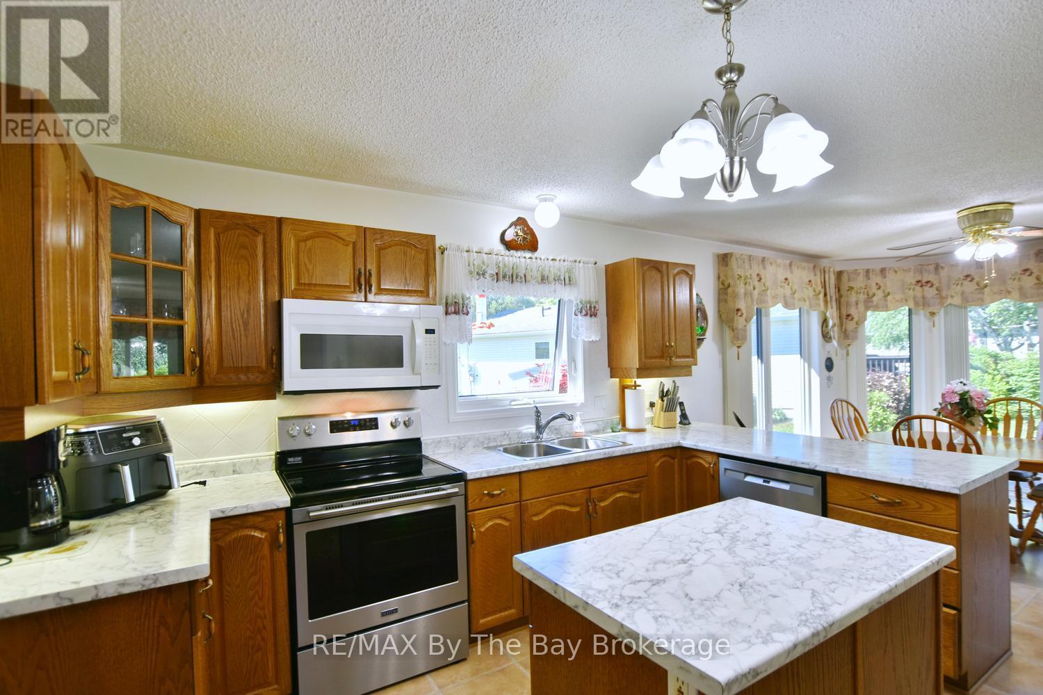 12 Indiana Avenue, Wasaga Beach, Ontario  L9Z 3A8 - Photo 11 - S13473986