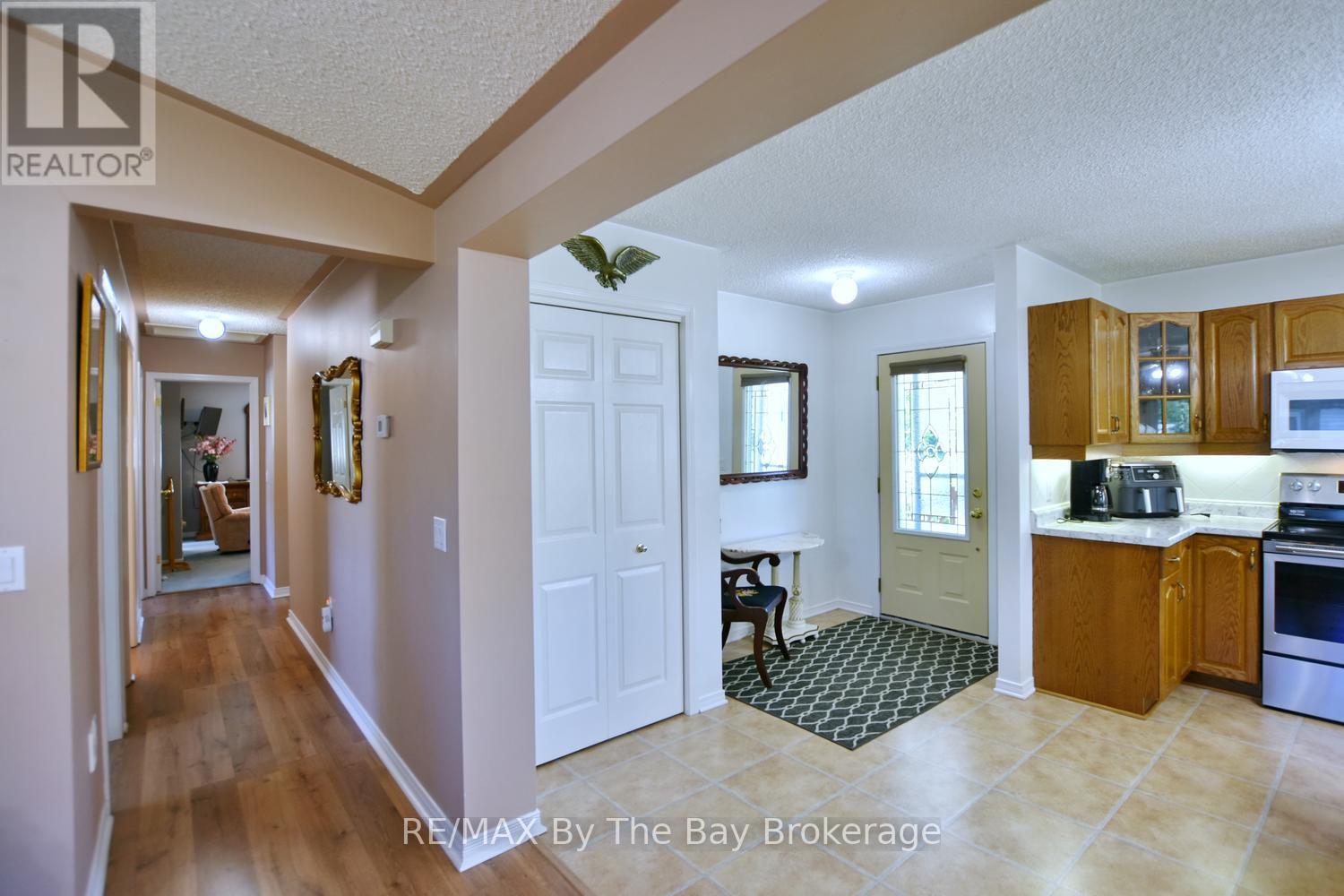 12 Indiana Avenue, Wasaga Beach, Ontario  L9Z 3A8 - Photo 17 - S13473986