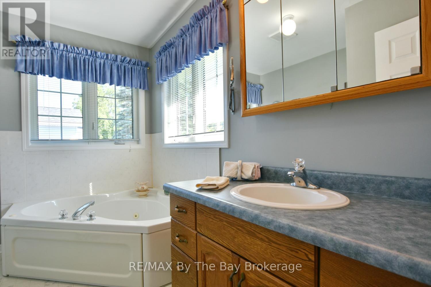 12 Indiana Avenue, Wasaga Beach, Ontario  L9Z 3A8 - Photo 21 - S13473986