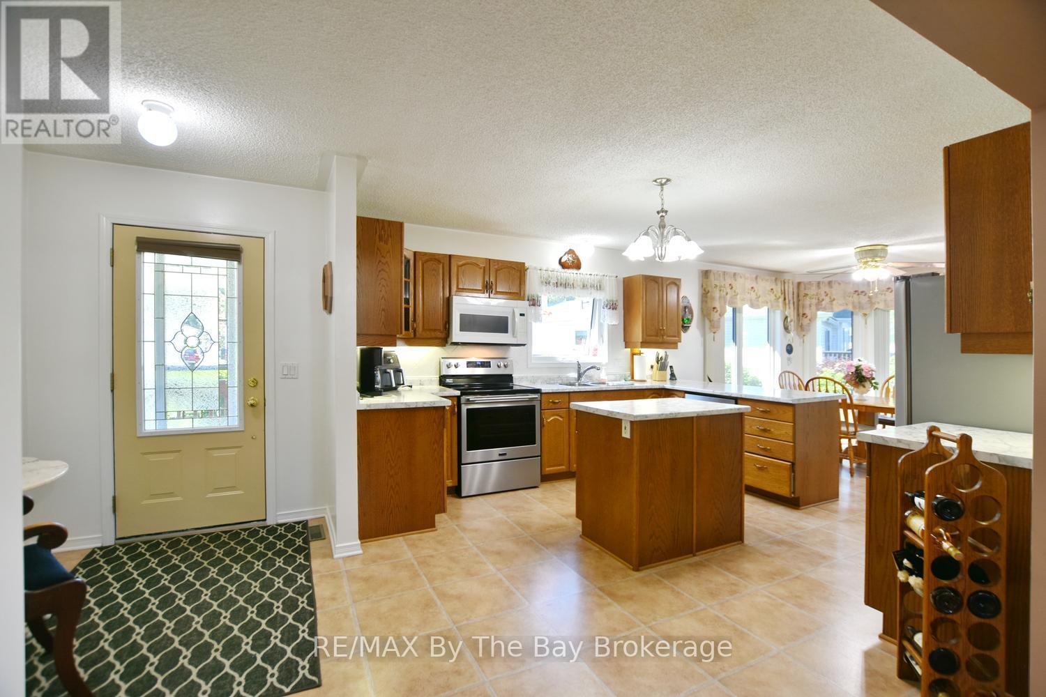 12 Indiana Avenue, Wasaga Beach, Ontario  L9Z 3A8 - Photo 9 - S13473986