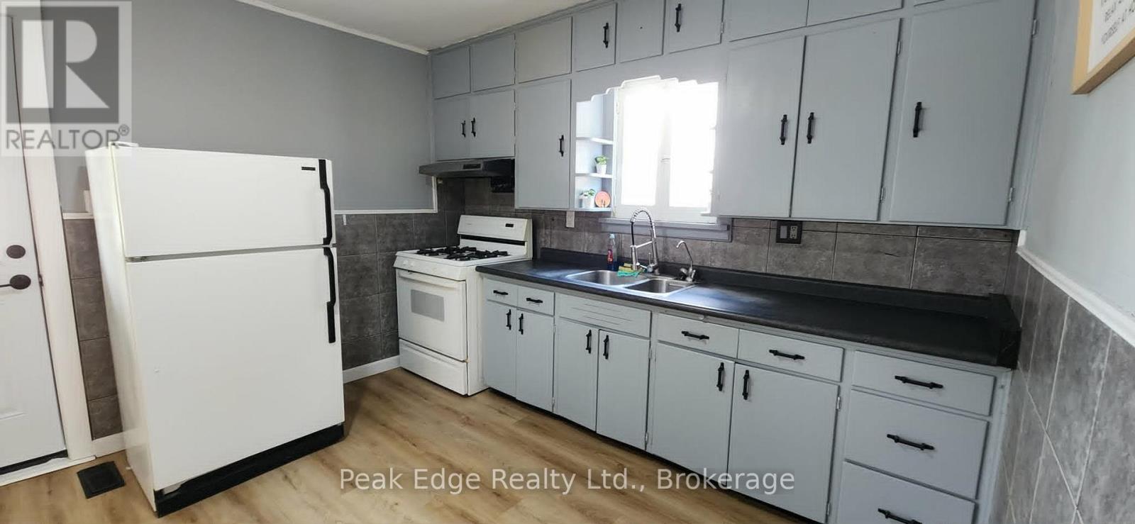 281 6th Street, Hanover, Ontario  N4N 1C3 - Photo 3 - X13474598