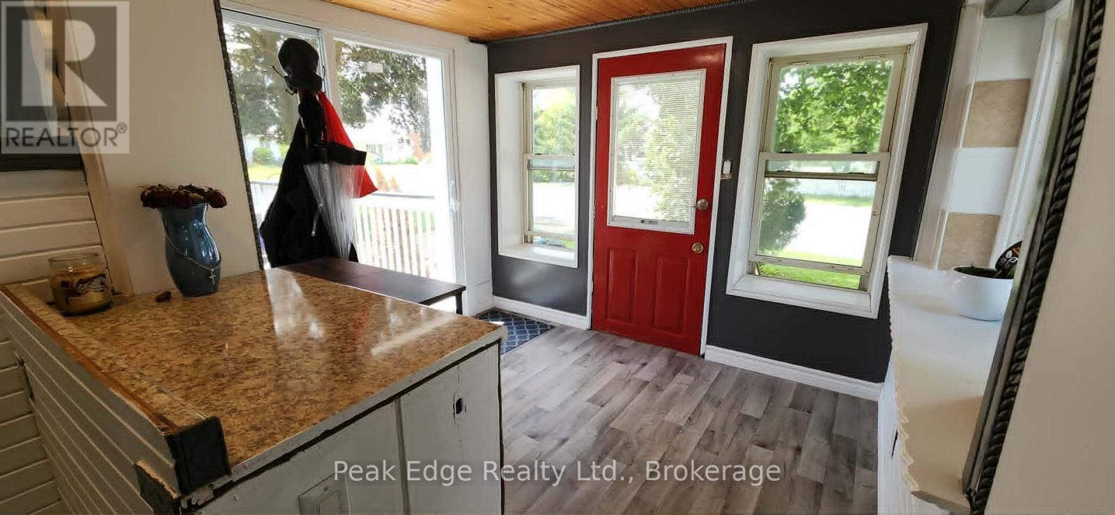 281 6th Street, Hanover, Ontario  N4N 1C3 - Photo 9 - X13474598
