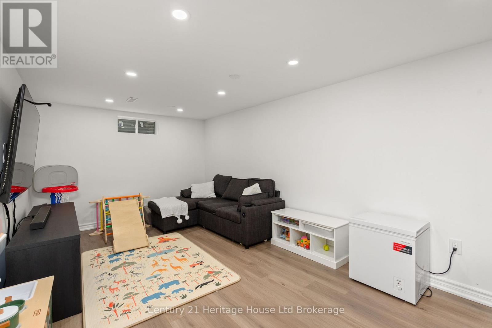 9 San Vito Way, Toronto, Ontario  M3L 2G7 - Photo 23 - W13474490