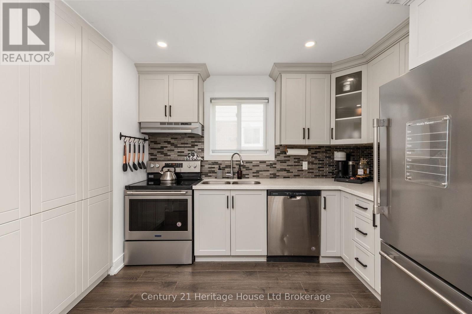 9 San Vito Way, Toronto, Ontario  M3L 2G7 - Photo 4 - W13474490