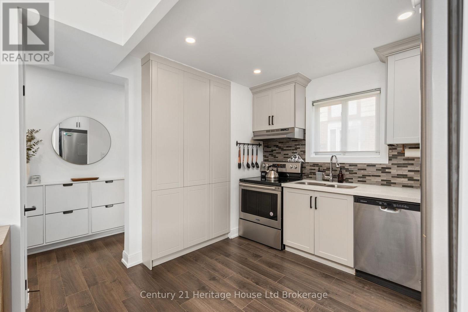 9 San Vito Way, Toronto, Ontario  M3L 2G7 - Photo 5 - W13474490
