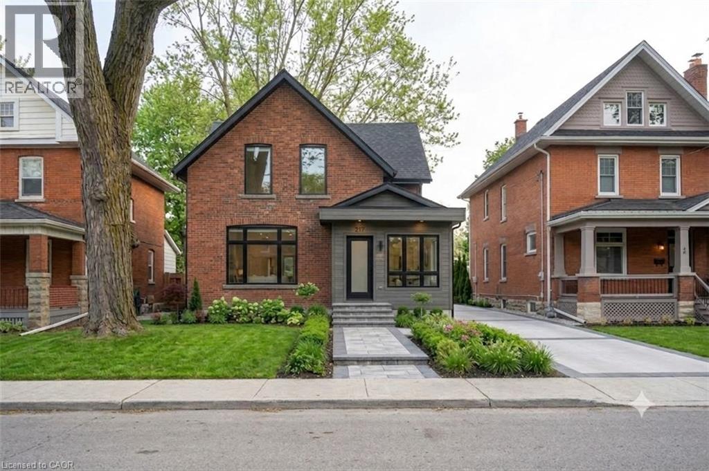 257 Ontario Street, Stratford, Ontario  N5A 3H6 - Photo 2 - 40841615
