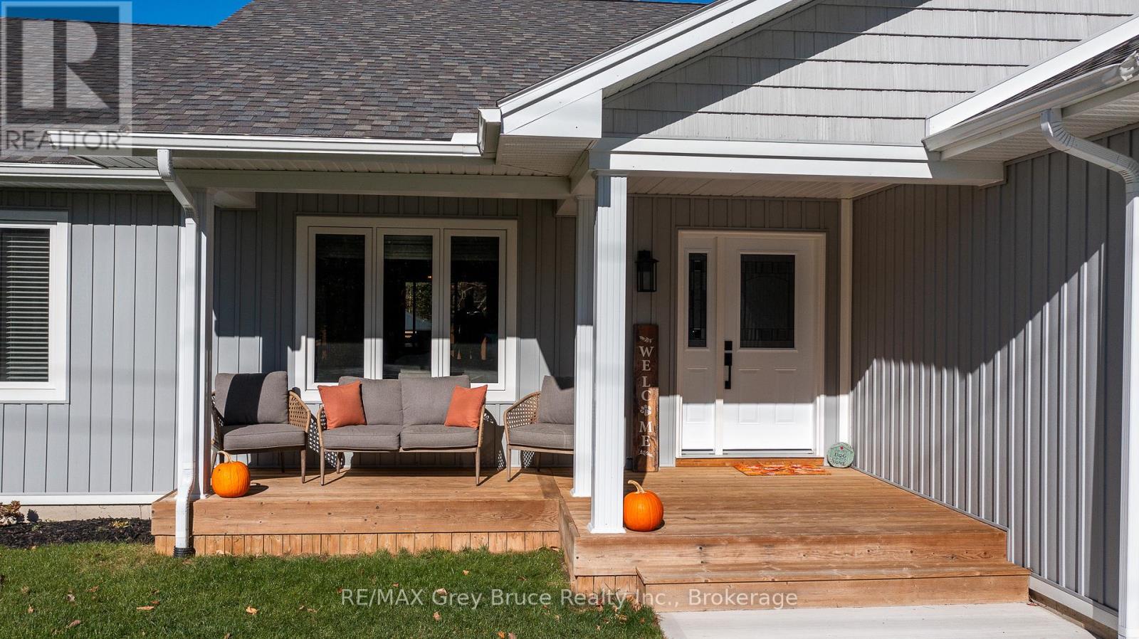 611 Sixth Street N, South Bruce Peninsula, Ontario  N0H 2G0 - Photo 2 - X13474898