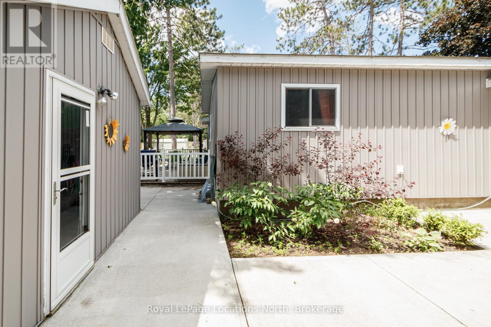 5 Golf Avenue E, Wasaga Beach, Ontario  L9Z 1K2 - Photo 21 - S13476834