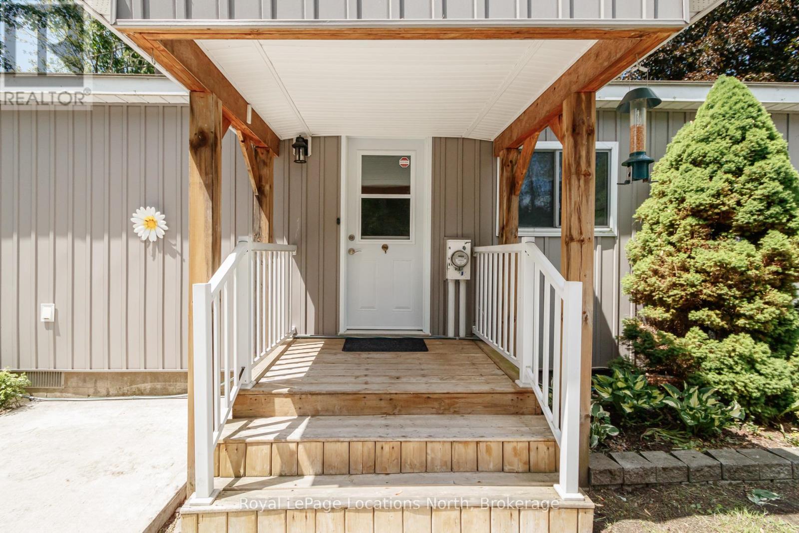 5 Golf Avenue E, Wasaga Beach, Ontario  L9Z 1K2 - Photo 5 - S13476834
