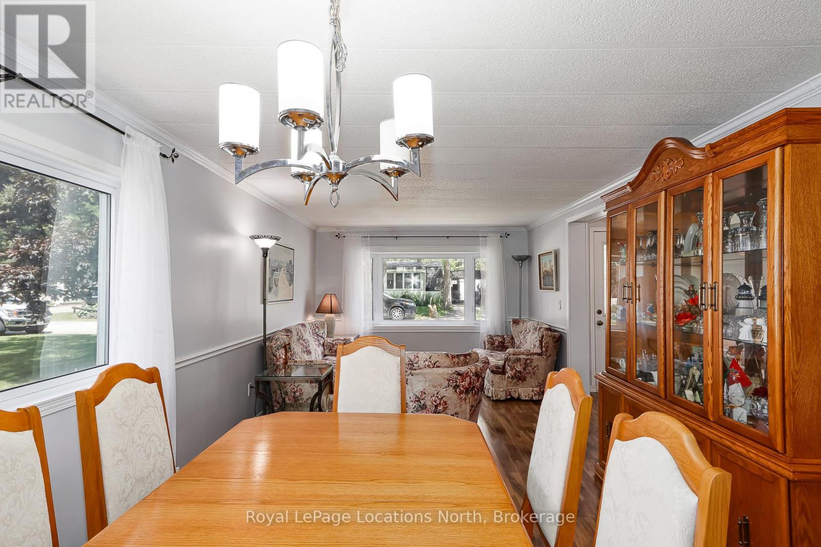 5 Golf Avenue E, Wasaga Beach, Ontario  L9Z 1K2 - Photo 6 - S13476834