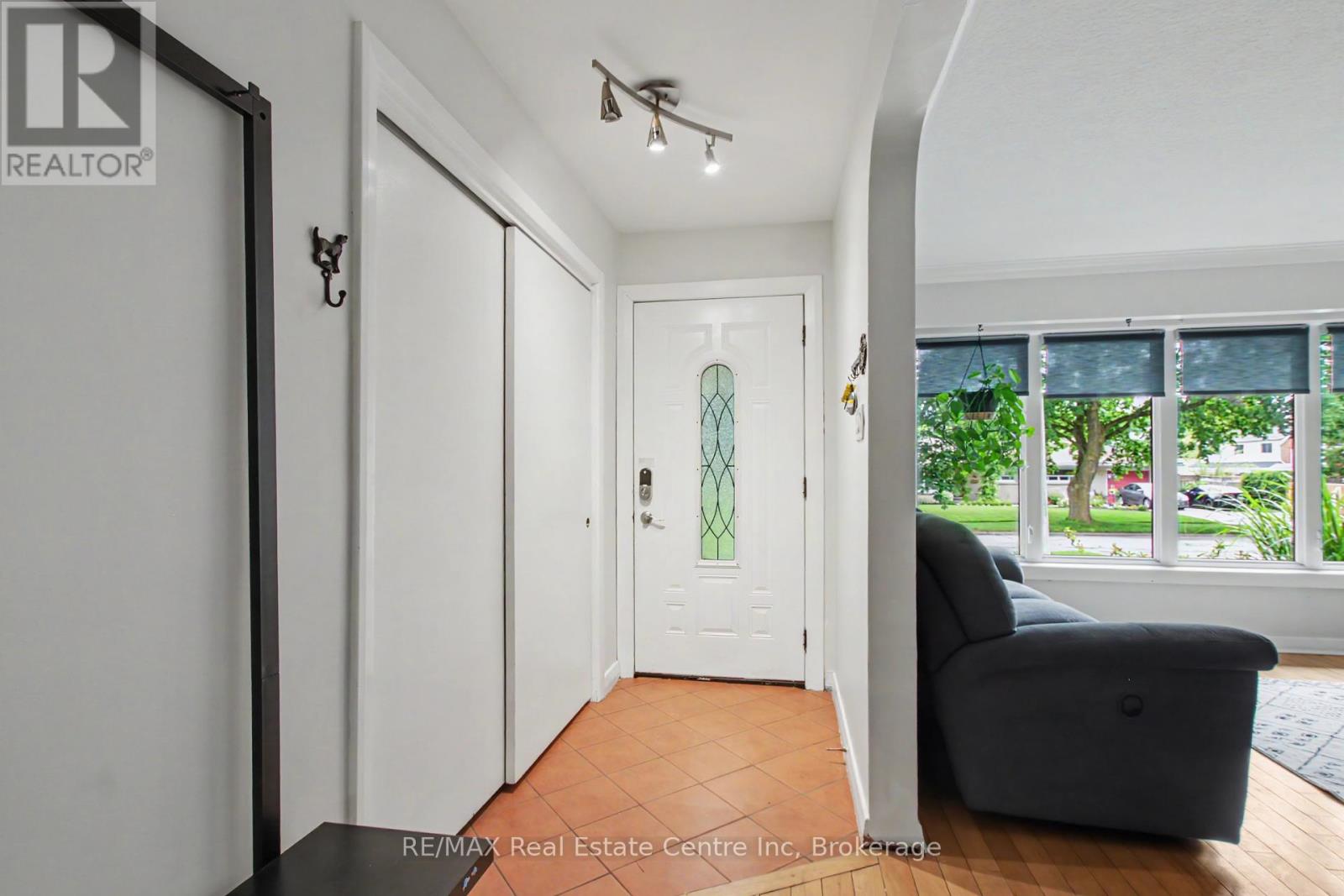 23 Glenburnie Drive, Guelph, Ontario  N1E 4C4 - Photo 2 - X13477514