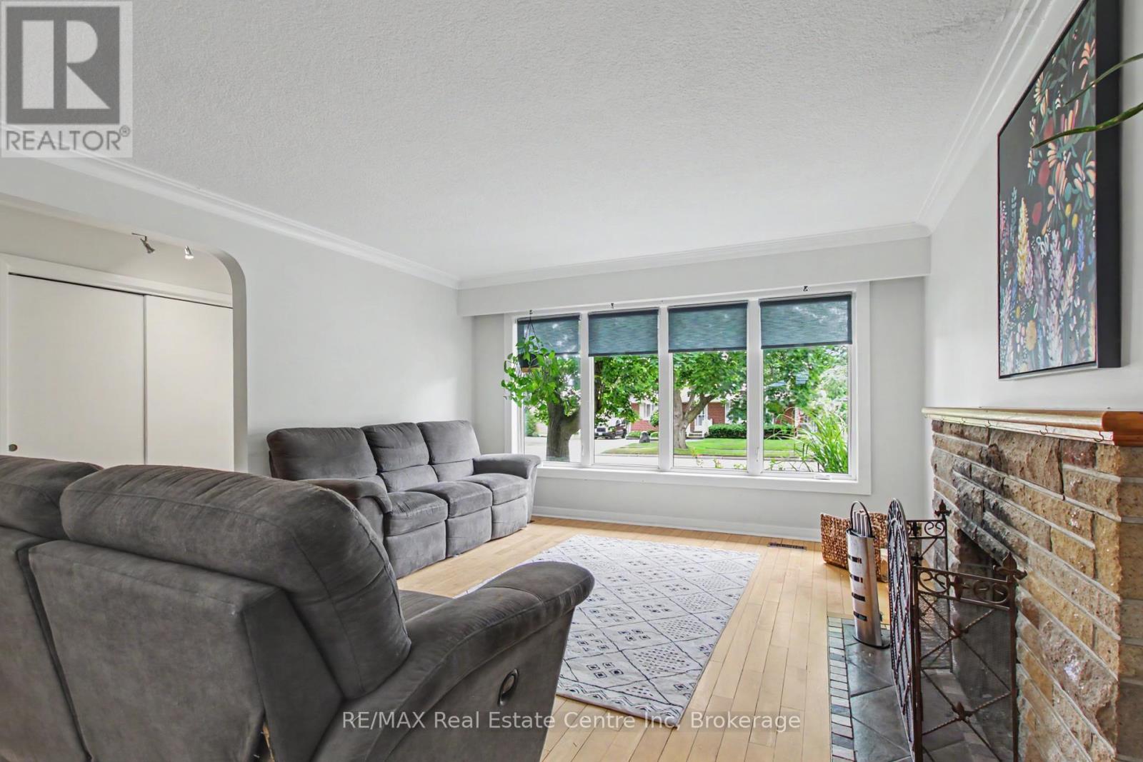 23 Glenburnie Drive, Guelph, Ontario  N1E 4C4 - Photo 4 - X13477514