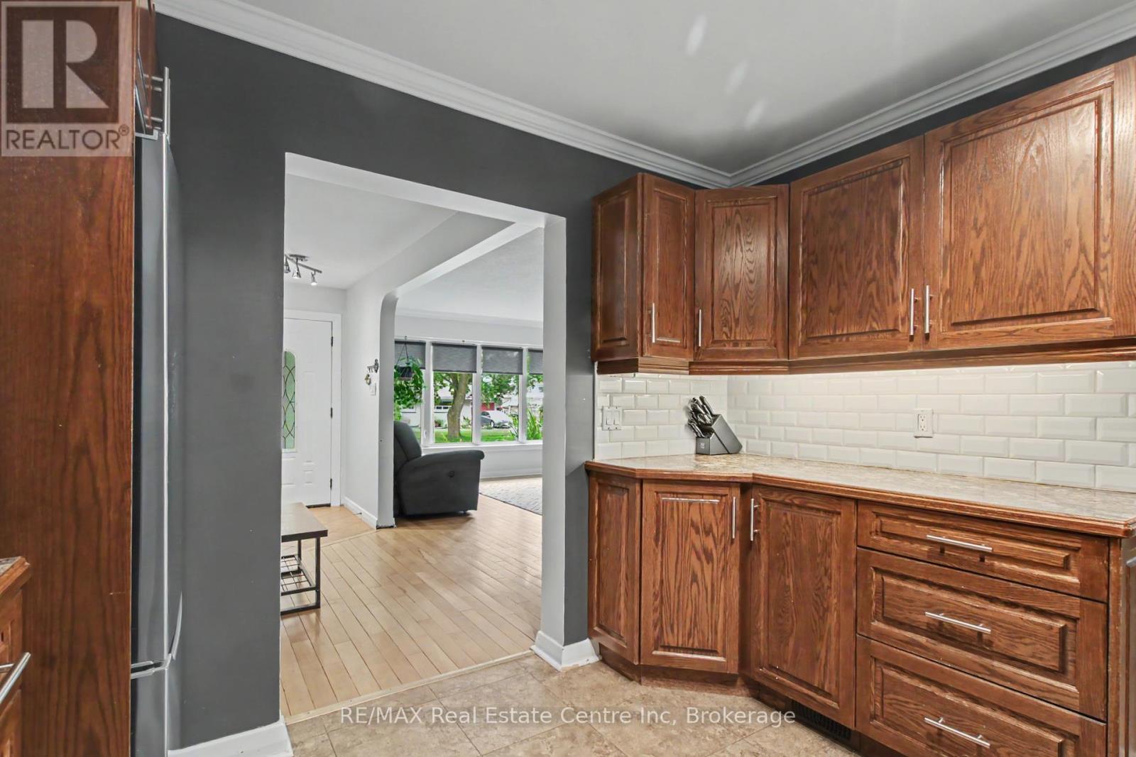 23 Glenburnie Drive, Guelph, Ontario  N1E 4C4 - Photo 8 - X13477514