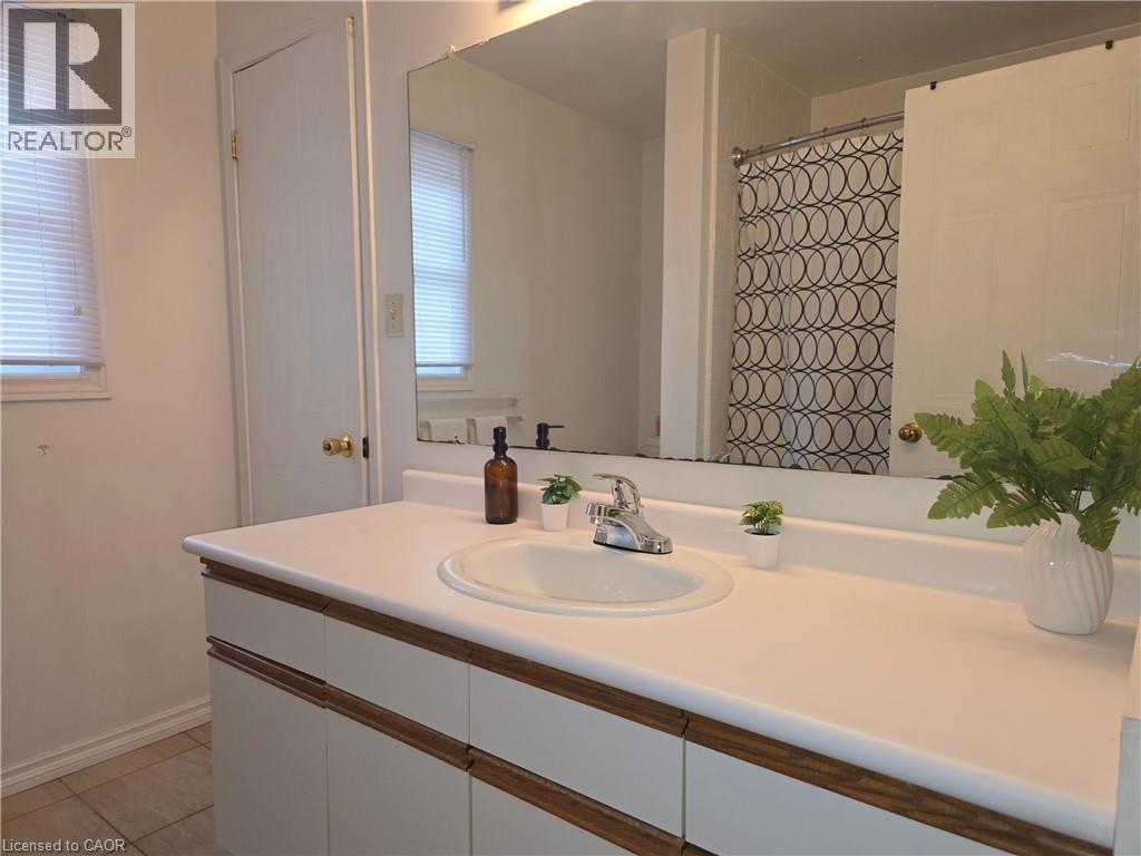 250 Keats Way Unit# 6, Waterloo, Ontario  N2L 6J5 - Photo 23 - 40842072