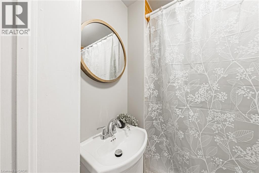 24 Rowanwood Street, Hamilton, Ontario  L8L 7H3 - Photo 16 - 40829505