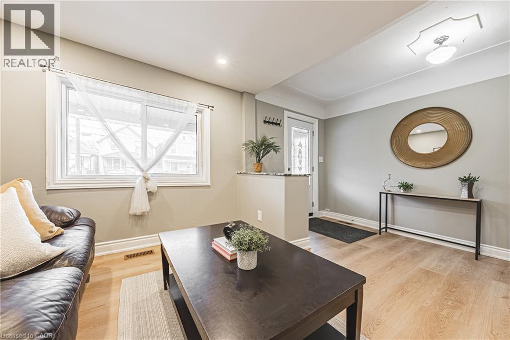 24 Rowanwood Street, Hamilton, Ontario  L8L 7H3 - Photo 4 - 40829505