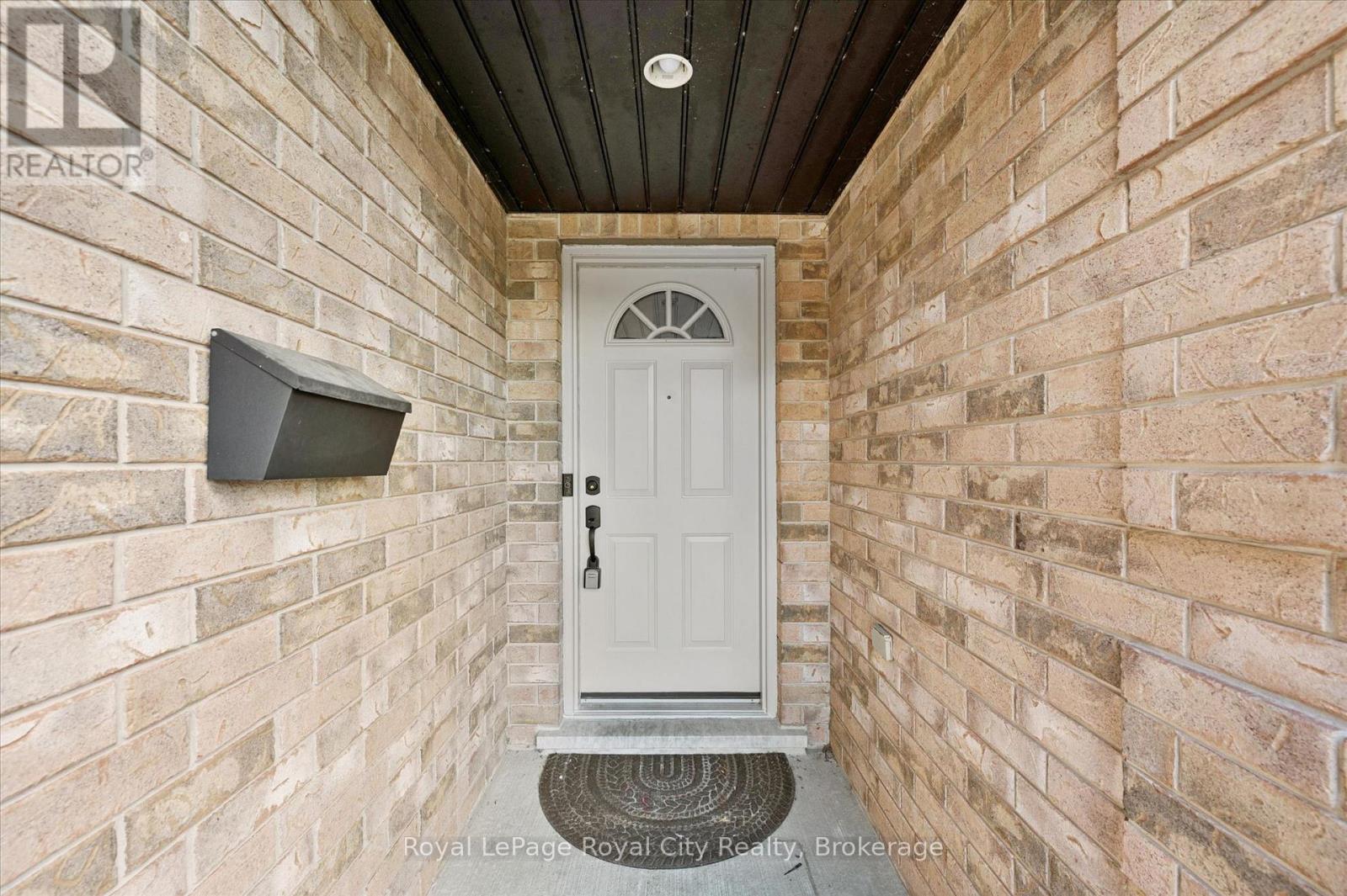 73 Waxwing Crescent, Guelph, Ontario  N1C 1E3 - Photo 2 - X13477760