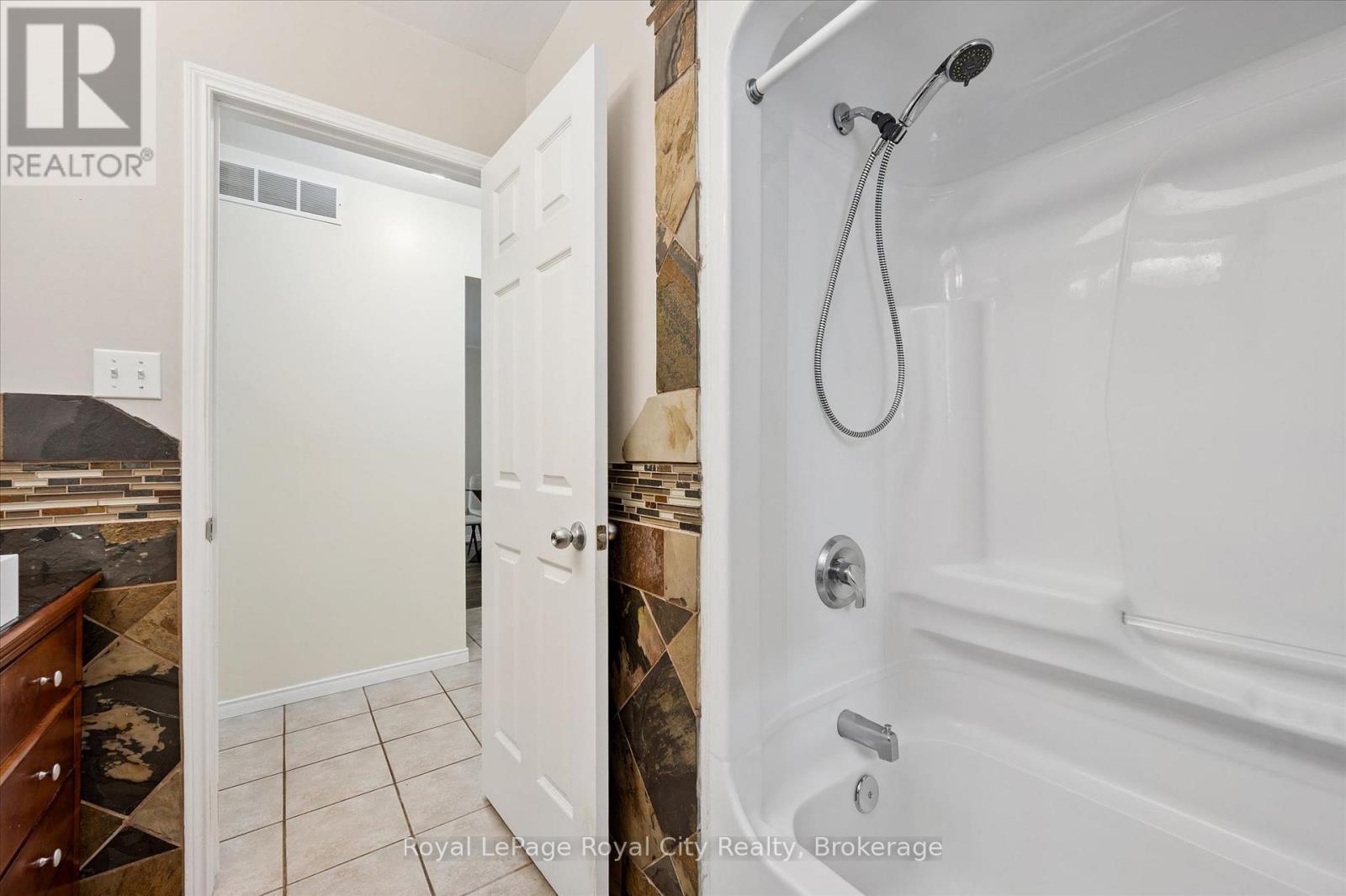 73 Waxwing Crescent, Guelph, Ontario  N1C 1E3 - Photo 23 - X13477760