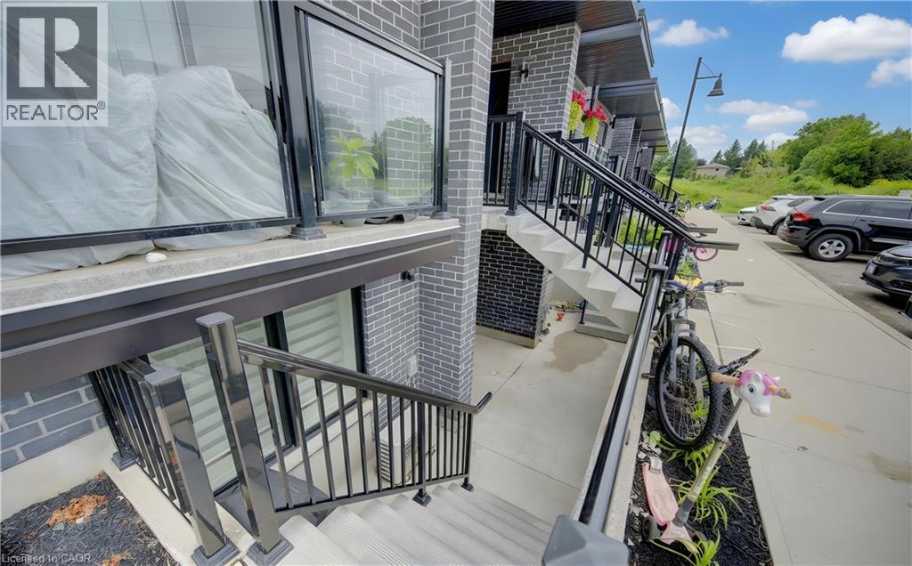 235 Chapel Hill Drive Unit# 14, Kitchener, Ontario  N2R 0S4 - Photo 3 - 40842242