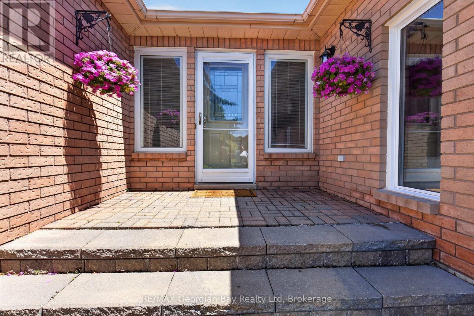 1005 Dina Crescent, Midland, Ontario  L4R 5C5 - Photo 2 - S13478408