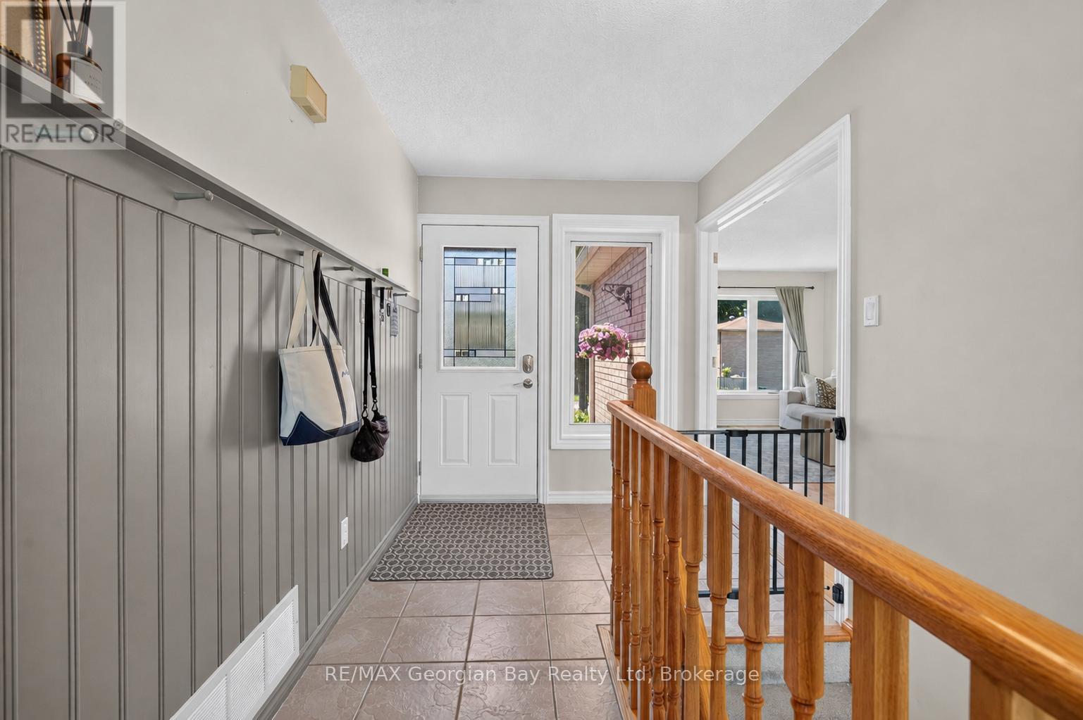 1005 Dina Crescent, Midland, Ontario  L4R 5C5 - Photo 3 - S13478408