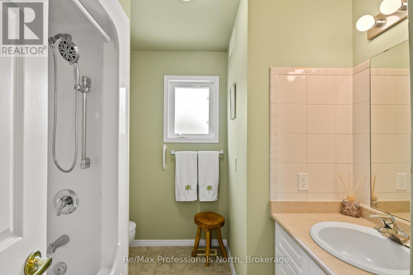 102 Pineridge Gate, Gravenhurst, Ontario  P1P 1Z2 - Photo 4 - X13478534
