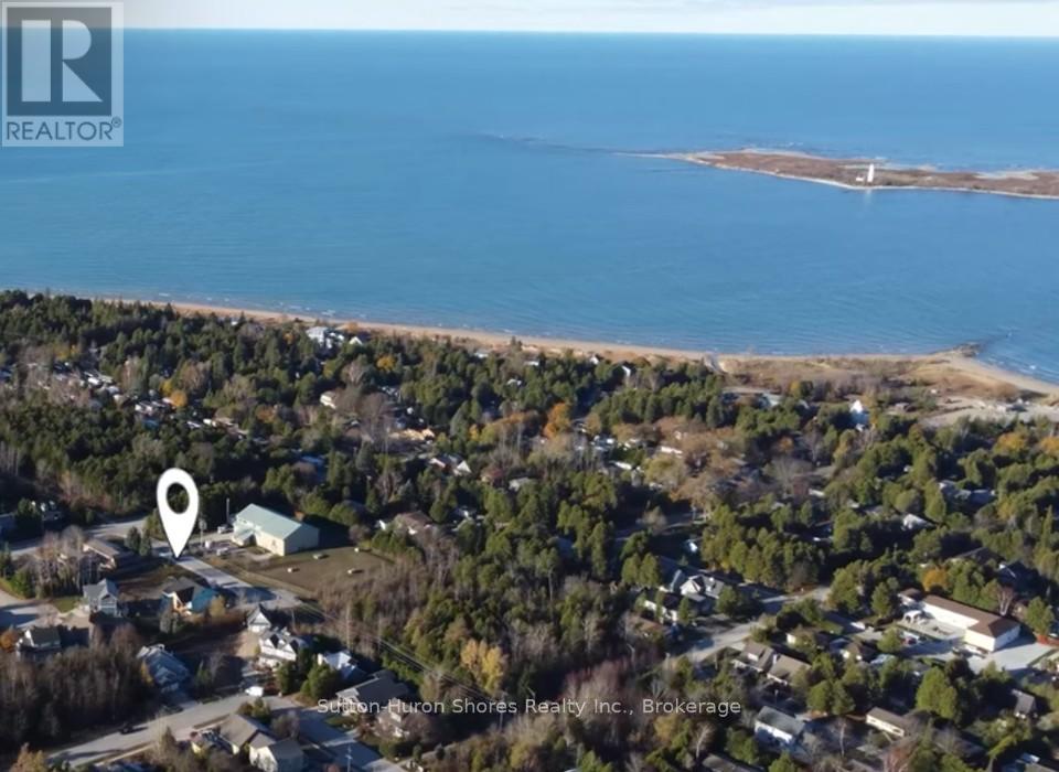 286 Grosvenor Street S, Saugeen Shores, Ontario  N0H 2L0 - Photo 2 - X13478578