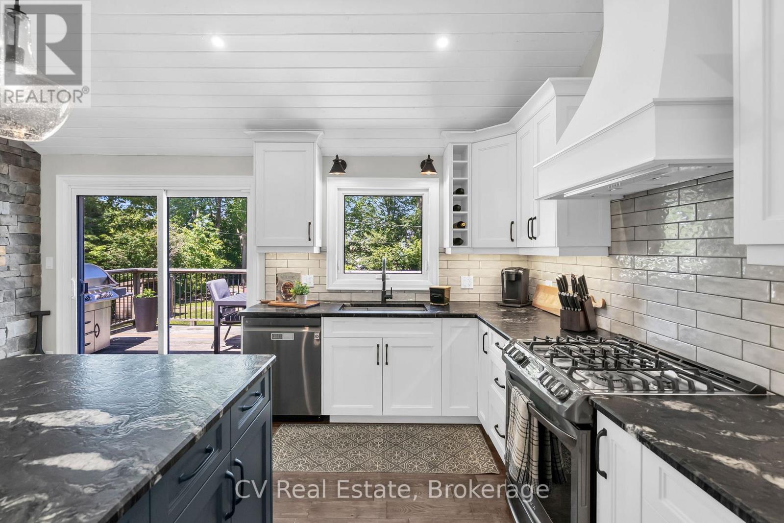 22 Baycrest Drive, Barrie, Ontario  L4M 7C7 - Photo 17 - S13479432