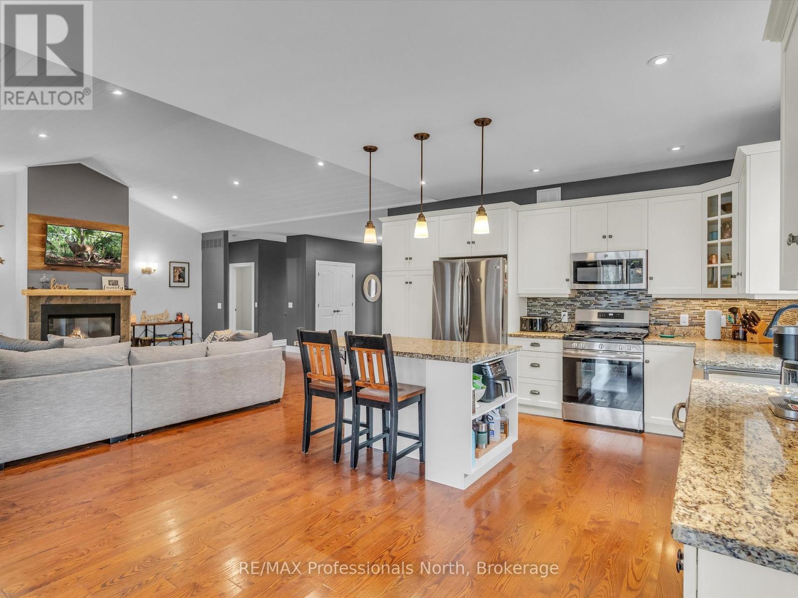 93 Mainhood's Road, Huntsville, Ontario  P0B 1M0 - Photo 7 - X13480368