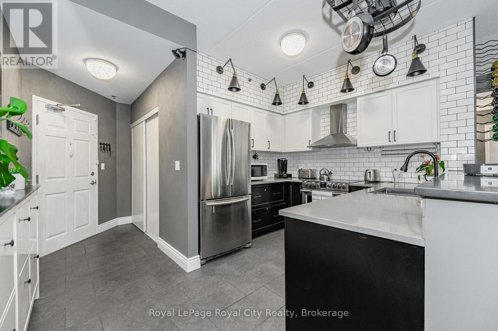 102 - 308 Watson Parkway N, Guelph, Ontario  N1E 0G7 - Photo 2 - X13480548