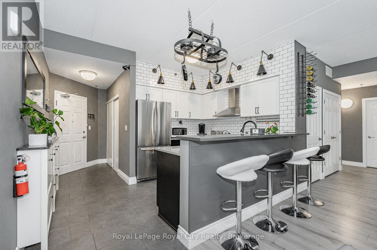 102 - 308 Watson Parkway N, Guelph, Ontario  N1E 0G7 - Photo 3 - X13480548