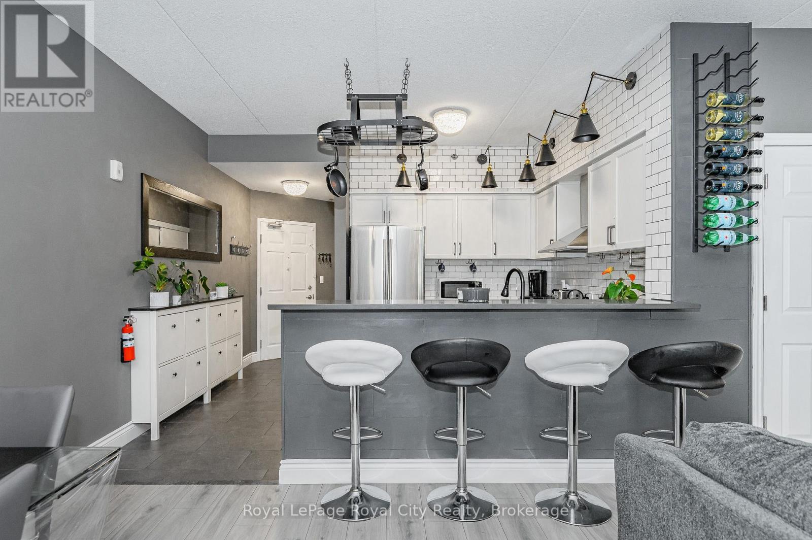 102 - 308 Watson Parkway N, Guelph, Ontario  N1E 0G7 - Photo 4 - X13480548