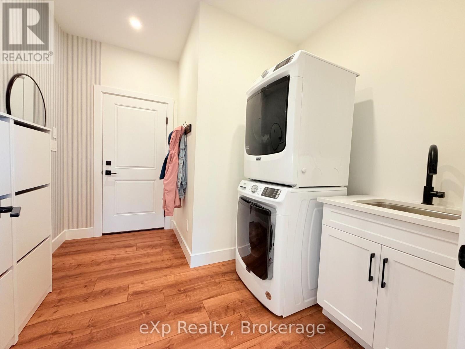 21 Devinwood Avenue, Brockton, Ontario  N0G 2V0 - Photo 9 - X13480576