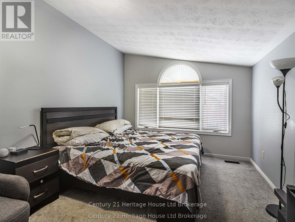 8 Mohican Drive, Woodstock, Ontario  N4T 1H5 - Photo 11 - X13481178