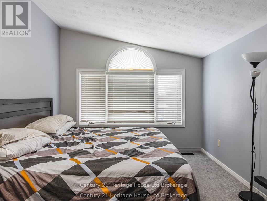 8 Mohican Drive, Woodstock, Ontario  N4T 1H5 - Photo 12 - X13481178