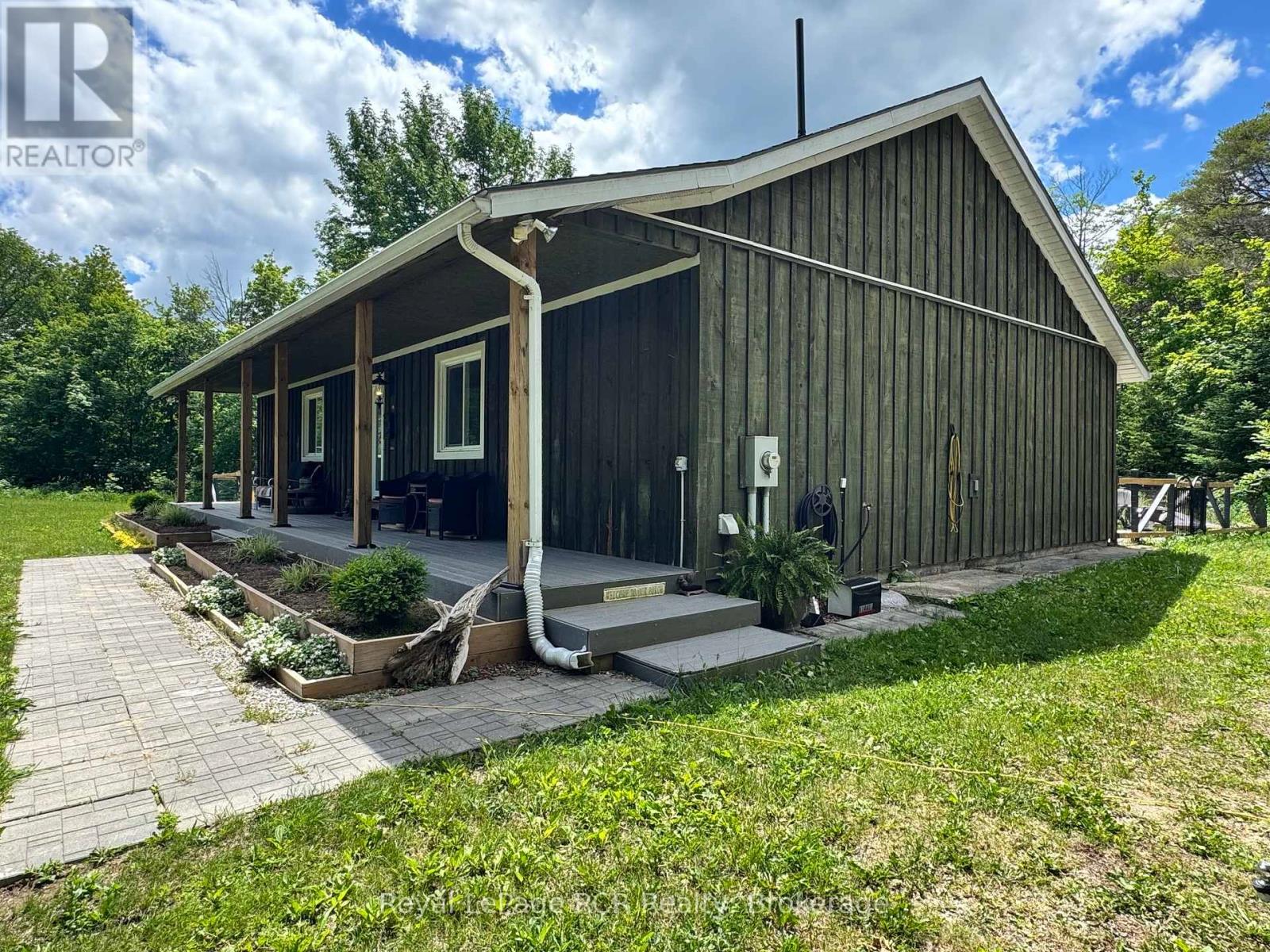 614406 Hamilton Lane, West Grey, Ontario  N0C 1H0 - Photo 3 - X13481436