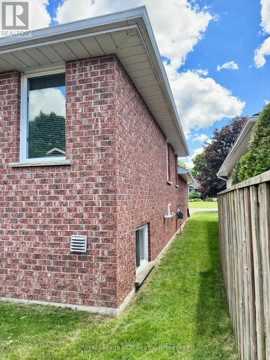 238 4th Street Crescent, Hanover, Ontario  N4N 3S2 - Photo 8 - X13482310