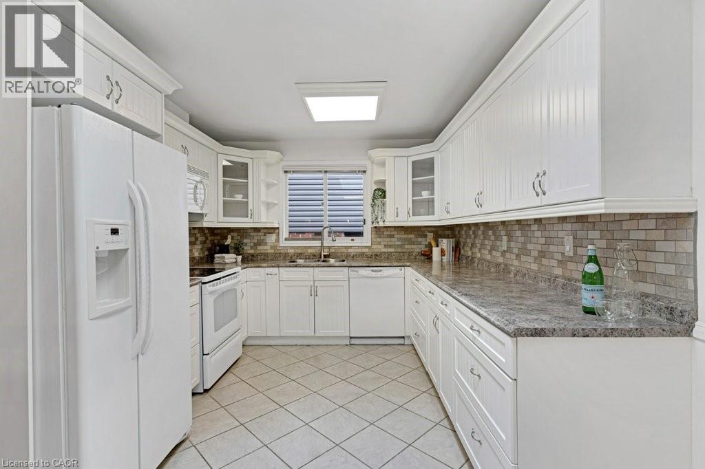 31 Pinewarbler Drive, Hamilton, Ontario  L9A 4Z8 - Photo 6 - 40842547