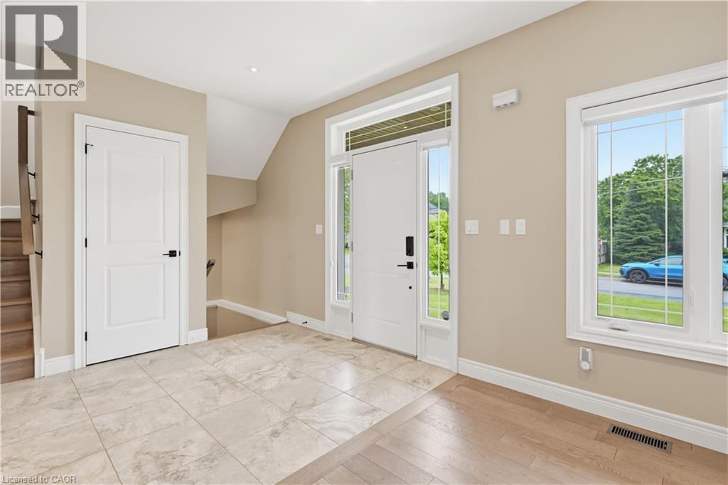 1 Lindsay Way, Grimsby, Ontario  L3M 0H6 - Photo 5 - 40839794