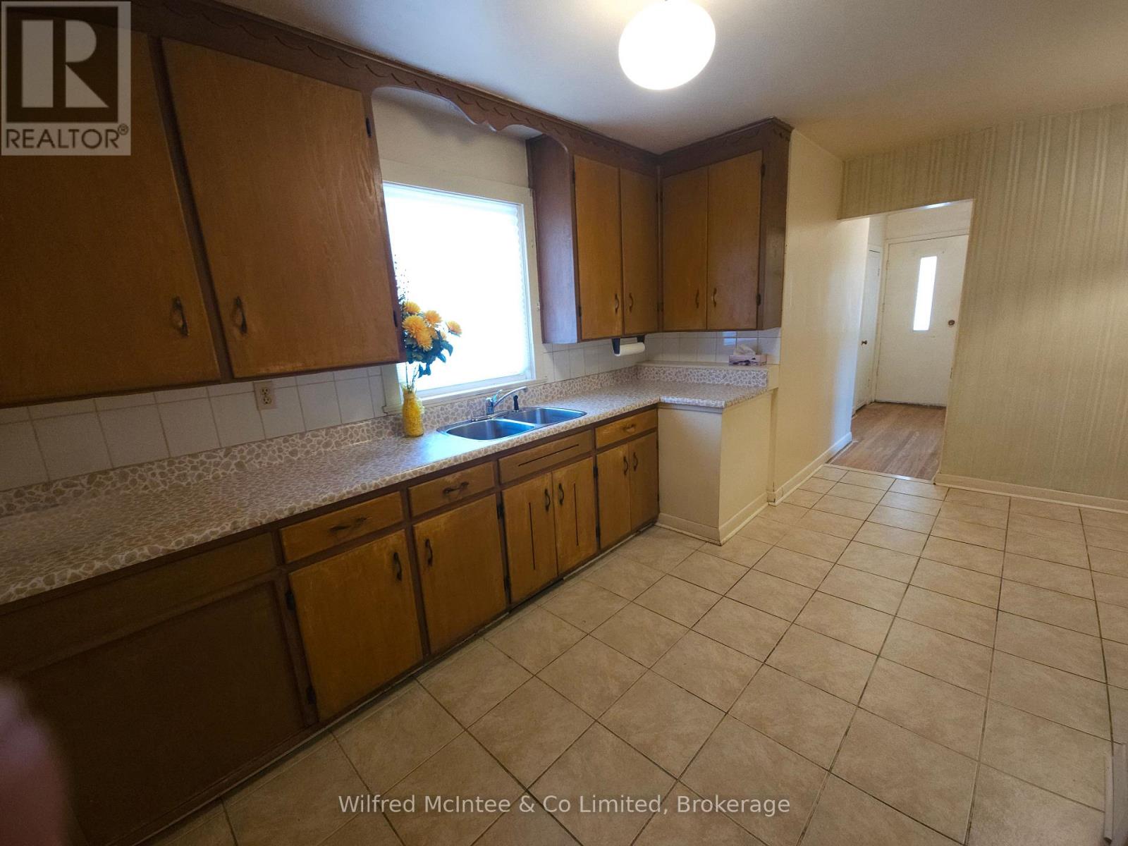 69 Haliburton Avenue, Toronto, Ontario  M9B 4Y6 - Photo 10 - W13483026